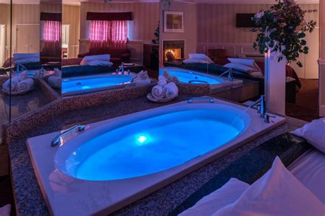 room with private hot tub|romantic rooms with hot tubs.